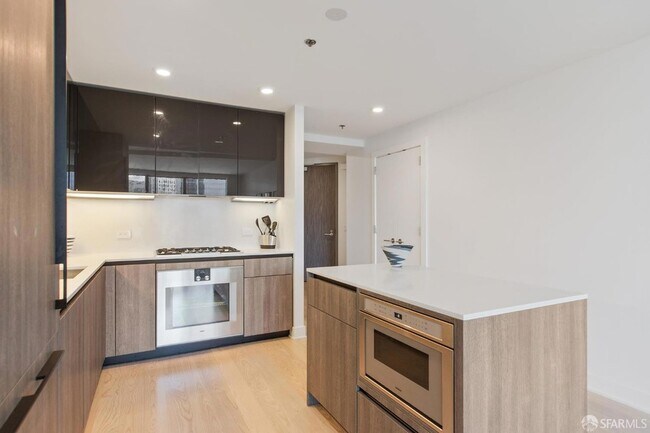 Building Photo - 338 Main St