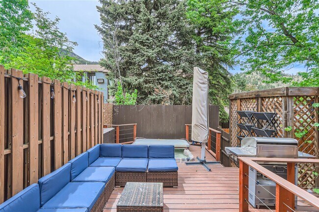 Building Photo - Cozy 2 BDR Home in Boulder with Hot Tub