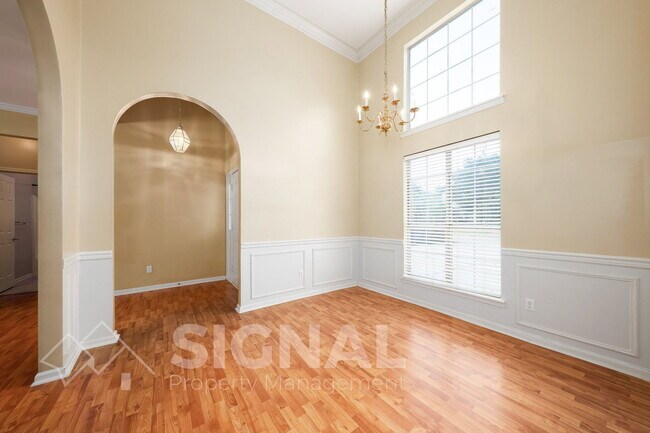 Building Photo - 108 Spring Pl