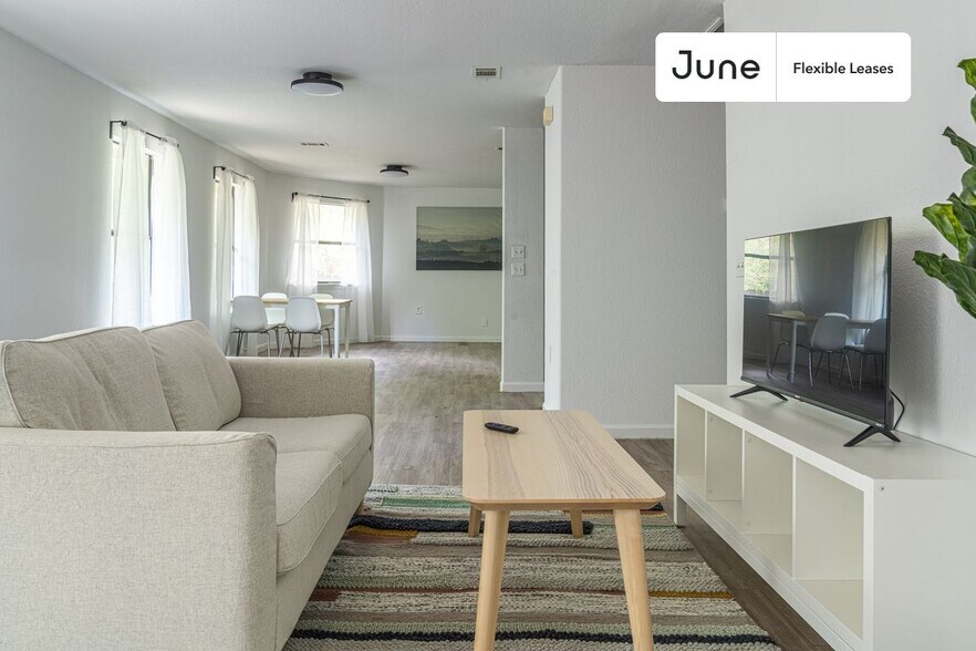 Building Photo - 5105 Spruce Cove