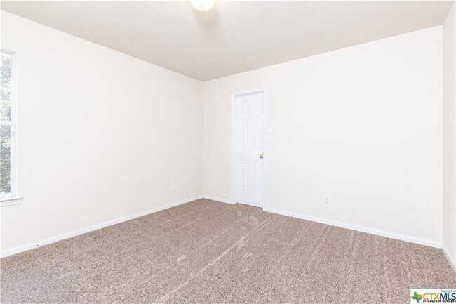 Building Photo - 2122 Modoc Dr