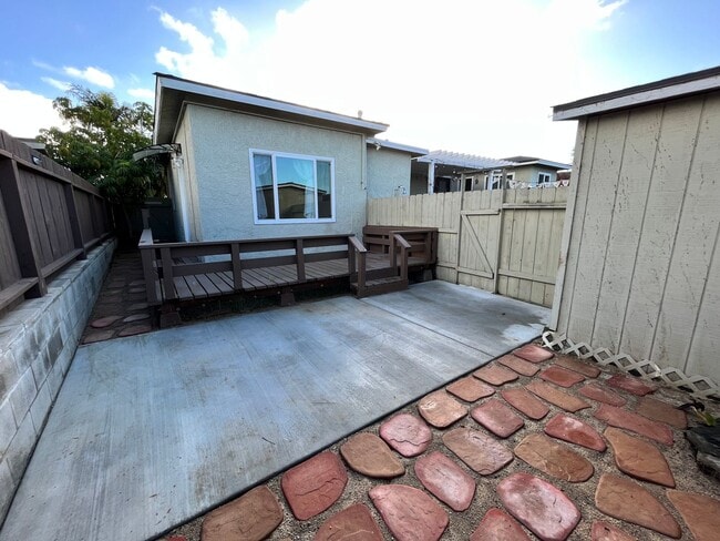 Building Photo - **$500 OFF 1ST MO RENT** 1BD/1BA with priv...