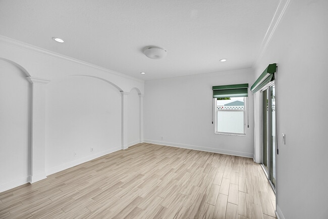 Building Photo - 248 Clocktower Dr