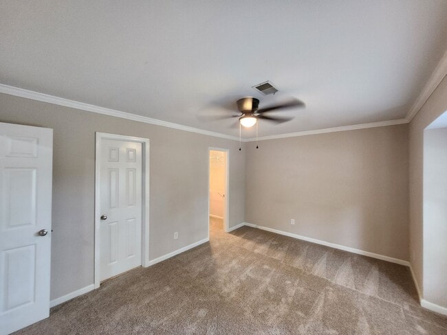 Building Photo - 624 Crown Pointe Dr