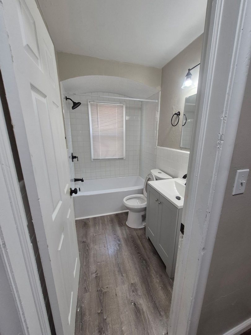 Building Photo - Freshly Renovated 3-Bedroom Home – Quality Living for All!