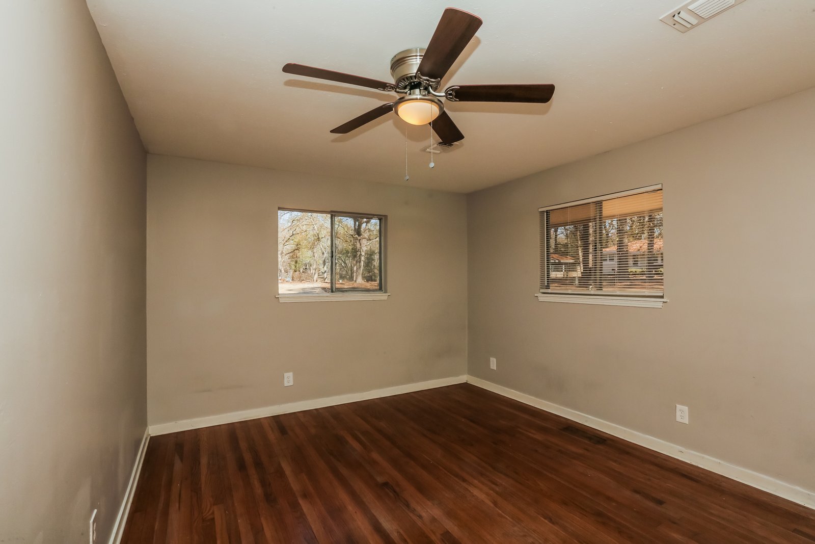 Building Photo - 3025 Charleston Dr