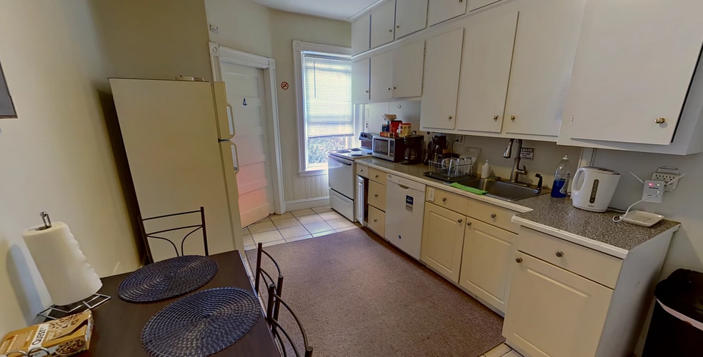 Building Photo - 1232 Beacon St