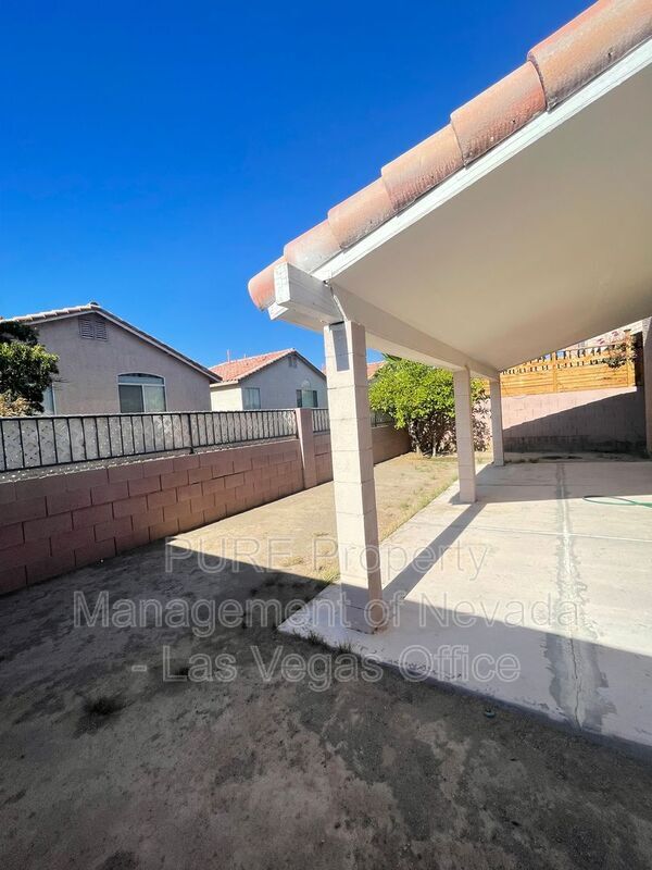 Building Photo - 9587 Rainfall Ave