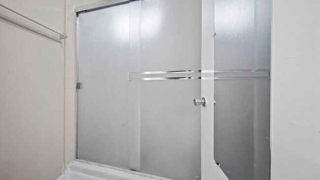 Building Photo - 493 Landsdown Cir