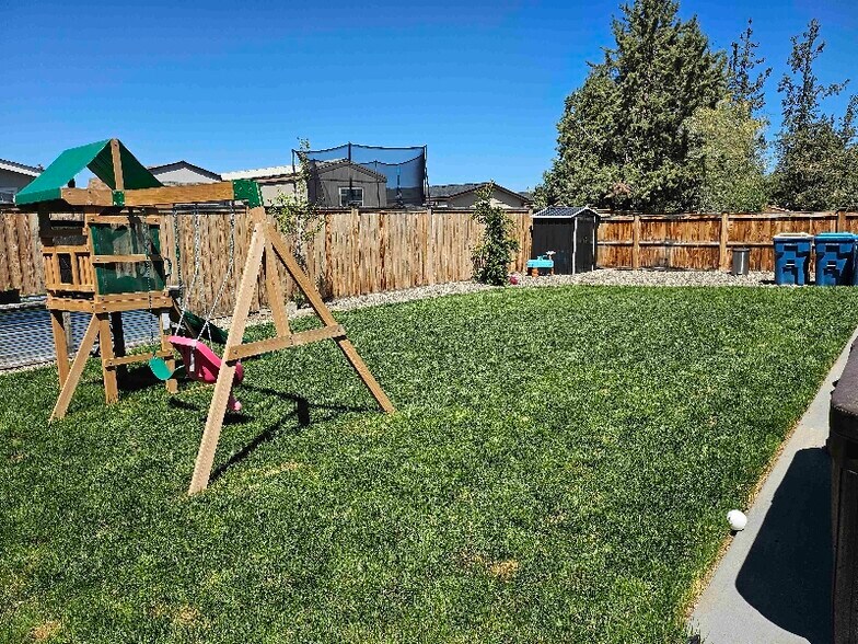 Building Photo - 629 NW Rimrock Dr