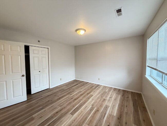 Building Photo - Last 2BR / 2BA unit - Community swimming pool