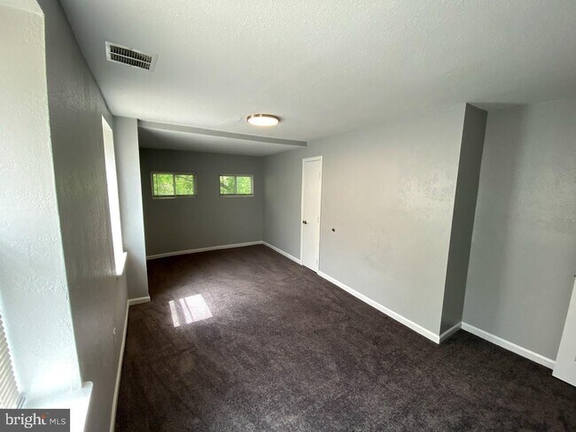 Building Photo - 4534 Wayne Ave