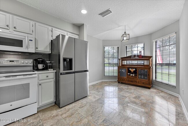 Building Photo - 9126 Trevi Cir W