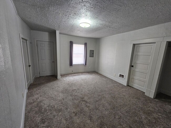 Building Photo - 2004 Adams Ave