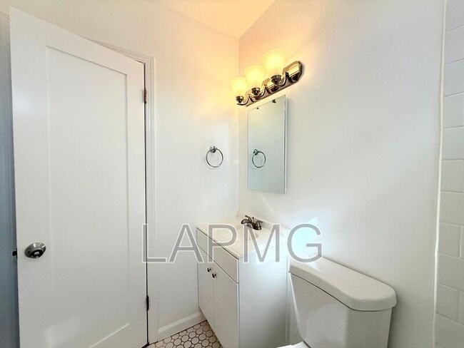 Building Photo - 4080-4084 Leimert Blvd