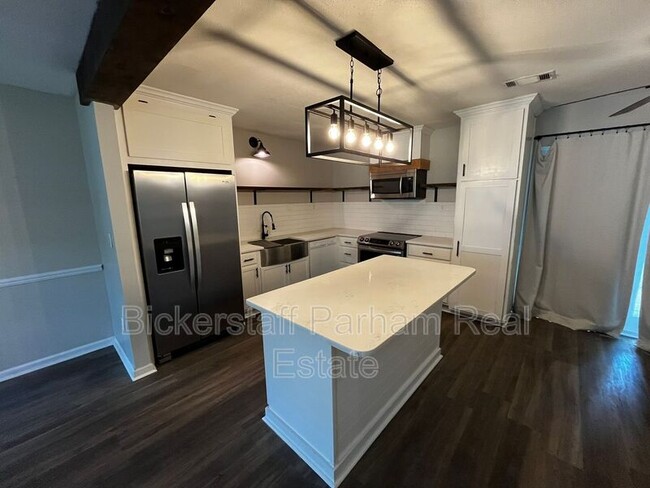 Building Photo - 5615 Buxton Dr