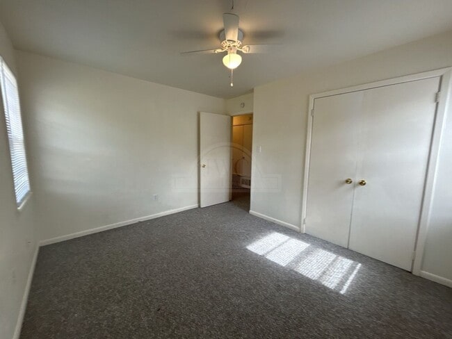 Building Photo - 2134 Circle Dr