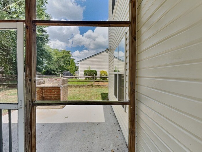 Building Photo - 10440 Gold Pan Rd