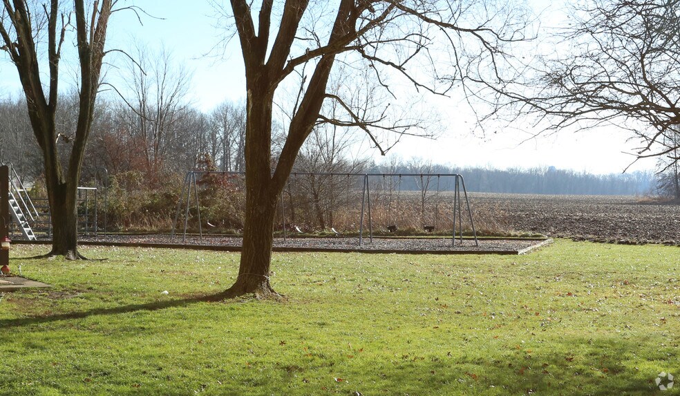 Primary Photo - Country Village Apartments