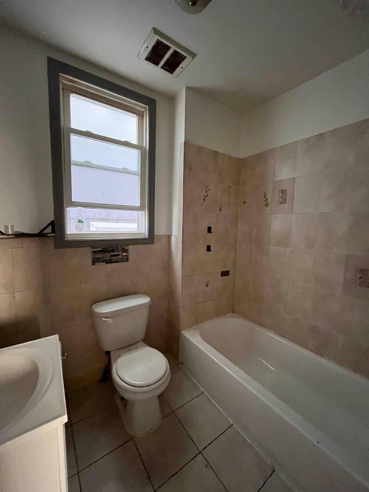 Building Photo - 16 E Bidwell Ave