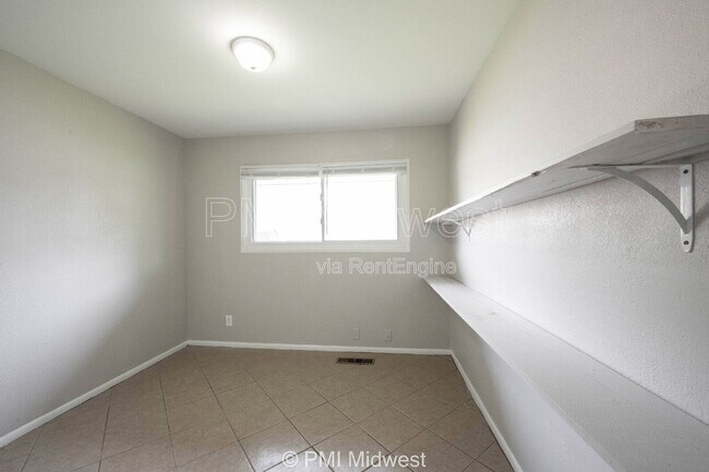 Building Photo - 5925 Sunwood Dr