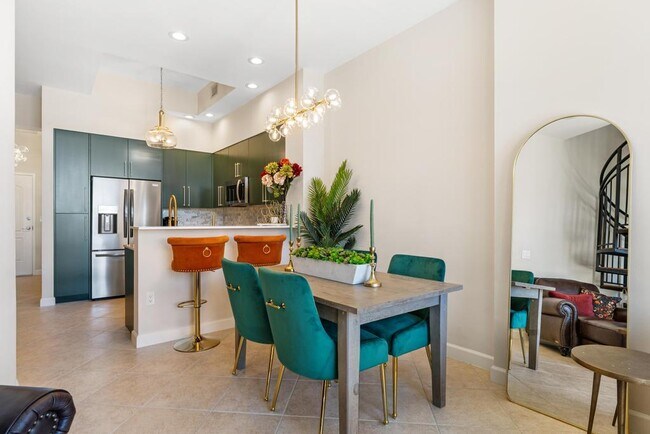 Building Photo - 801 S Olive Ave