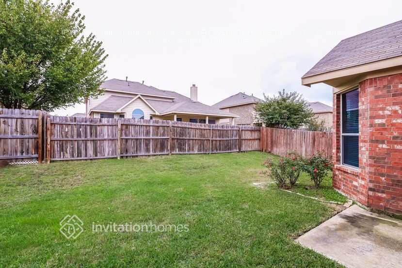 Building Photo - 2360 Merlin Dr