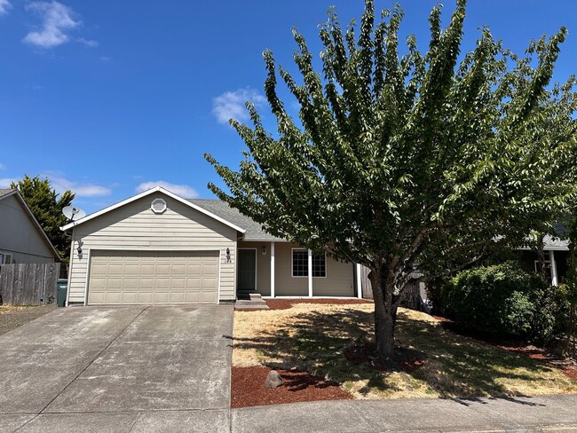 Primary Photo - 3 Bedroom 2 Bath Single Family House *This...