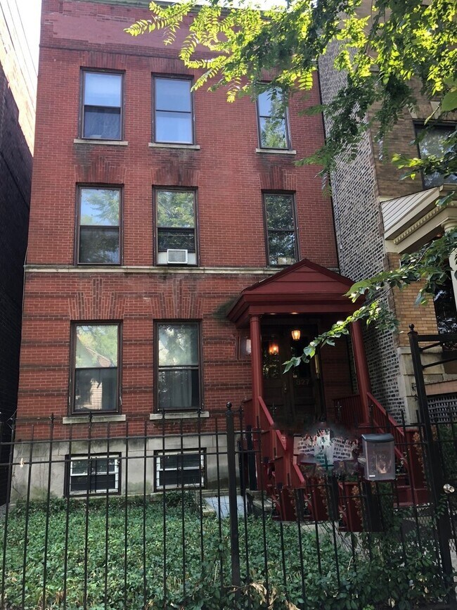 Primary Photo - 827 W Aldine Ave
