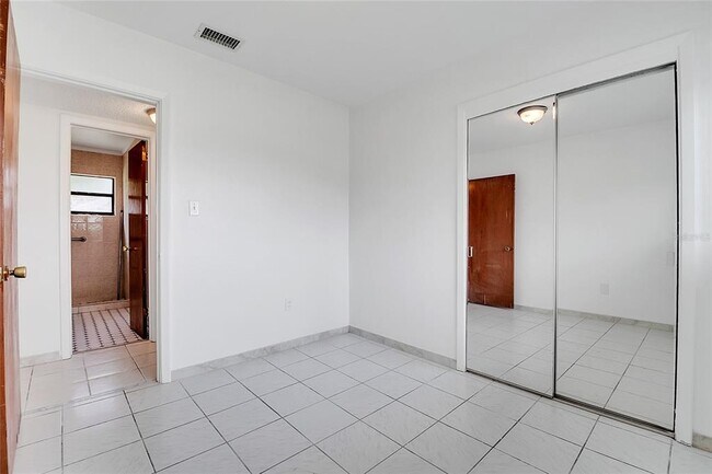 Building Photo - 1040 San Luis Dr