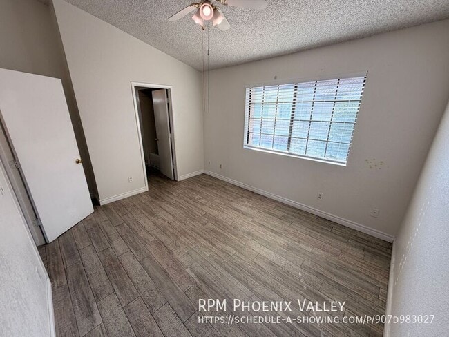 Building Photo - 2954 N Oregon St