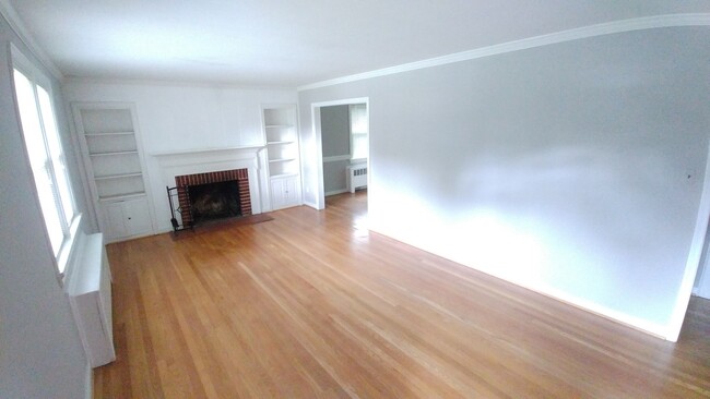 Building Photo - 3 BR / 2 BA Outdoor lovers dream! Near For...