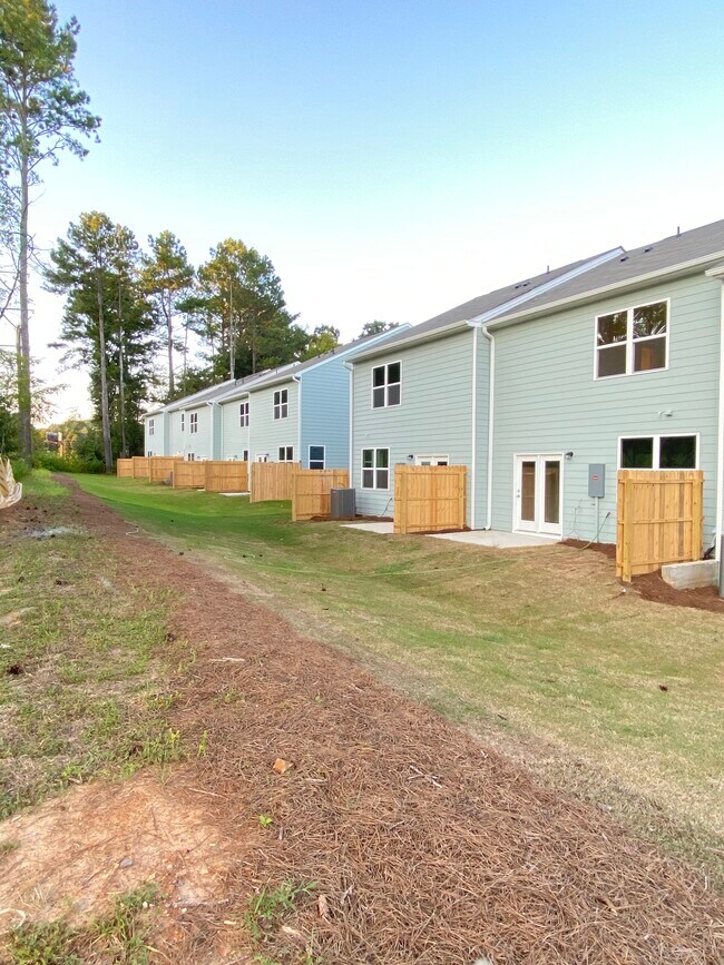 Building Photo - 1107 Union Pacific Way