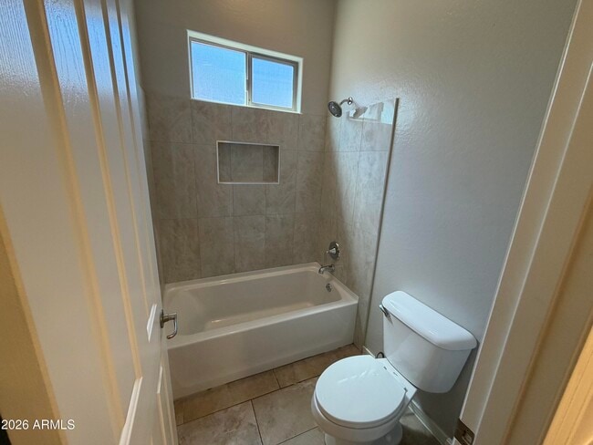 Building Photo - 2417 E Iris Dr