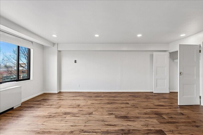 Building Photo - Large 1BR/1BA with Natural Light & Modern Finishes in Cleveland Park