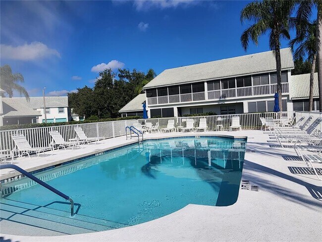 Building Photo - 6503 Fairway Gardens Dr