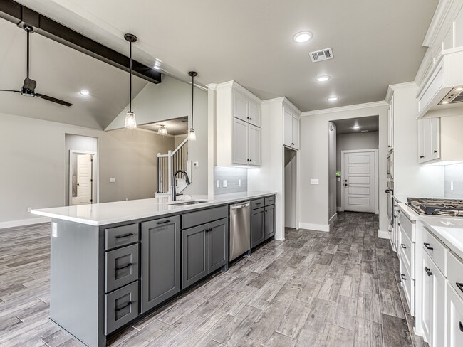 Building Photo - 14517 Chambord Dr