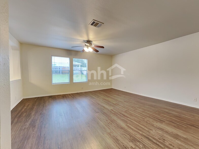 Building Photo - 142 Blue Juniper