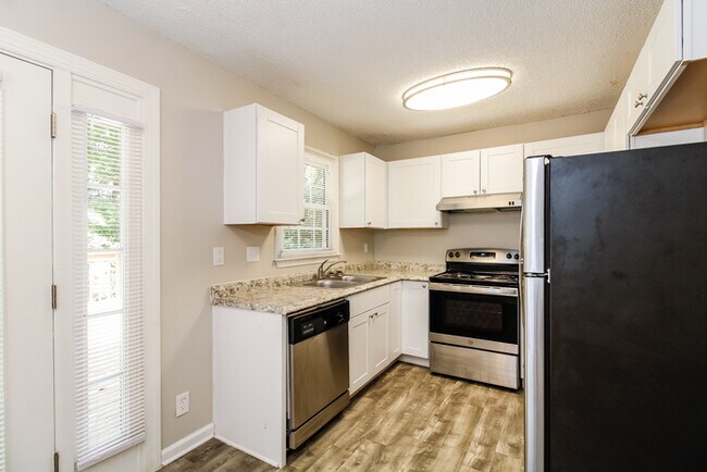 Building Photo - 1305 Yardley Terrace