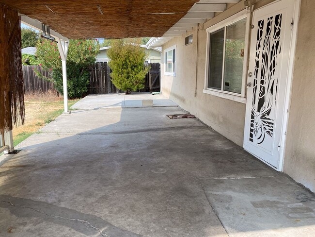 Building Photo - 2759 Broadmoor Ave
