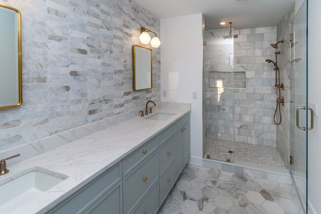 Building Photo - 17 Wilson St