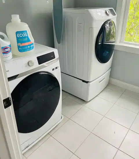 Building Photo - 9626 12th View St