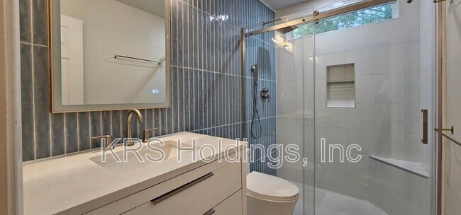 Building Photo - 215 Bayberry Ln