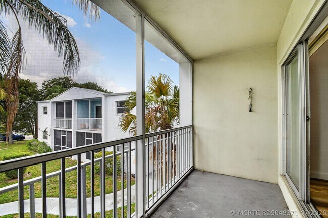 Building Photo - 1505 Crescent Cir