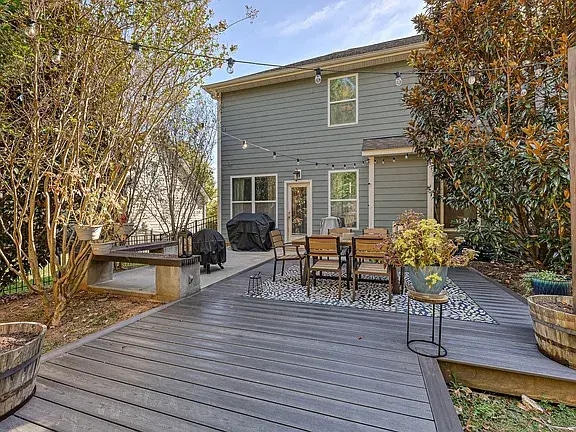 Building Photo - 5004 El Molino Dr