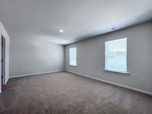 Building Photo - 258 Palm Dr