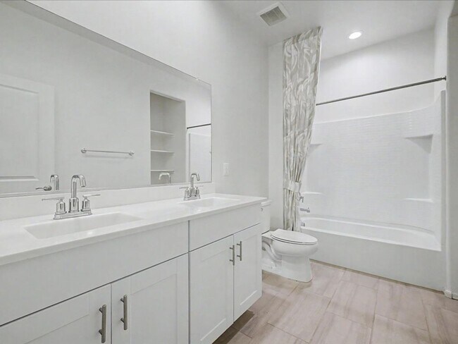 Building Photo - 4 Bedroom, 3 Bathroom
