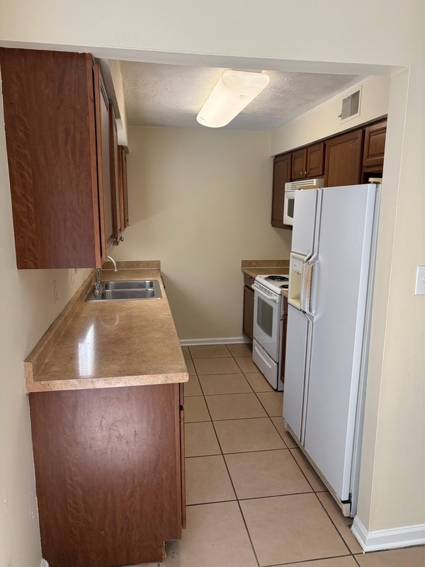 Building Photo - 1819 Salmon Dr