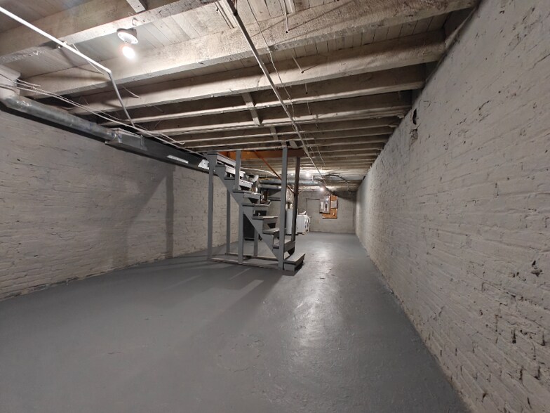 Building Photo - 400 E Lorraine Ave