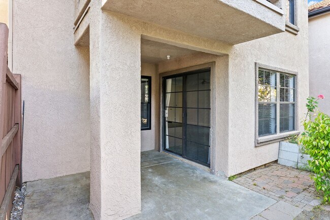 Building Photo - Vista Pacifica Condo